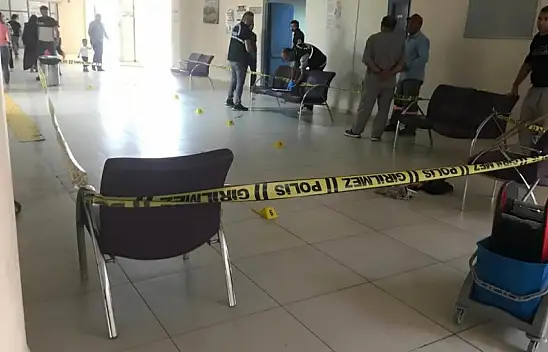 Taşlar, sopalar havada uçuştu. İki aile birbirine girdi