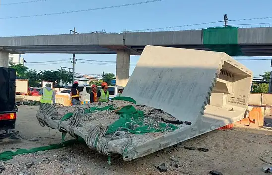 Tayland'da beton levha düştü: 1 ölü