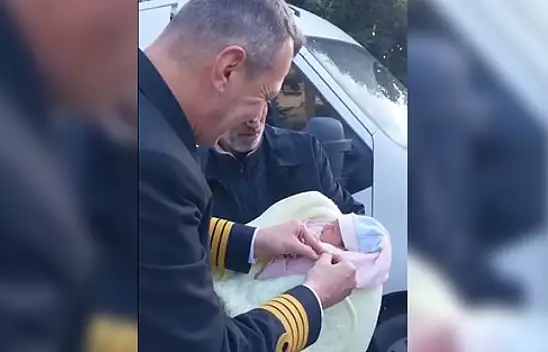 TCG Bayraktar gemisinde dünyaya gelen Nur Bebek, uğurlanıyor