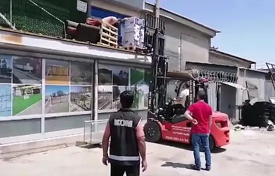 Tel örgü dükkanı sigara imalathanesi çıktı