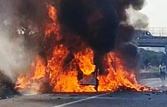 TEM Otoyolu'nda tır cayır cayır yandı