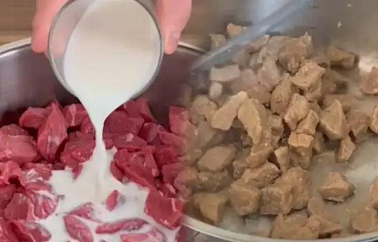Tencereye bir tutam ekleyin. Etin lezzetini 5'e katlıyor ve kuru olmuyor! Eti lokum gibi yapan tüyo