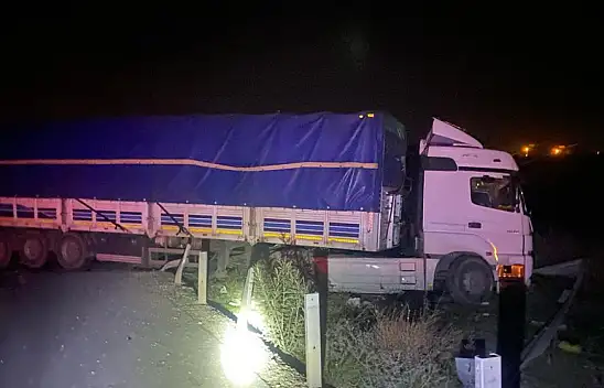 Tıra çarpan sürücü ağır yaralı