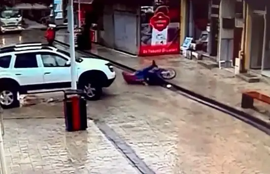 Trafiğe kapalı caddede trafik kazası