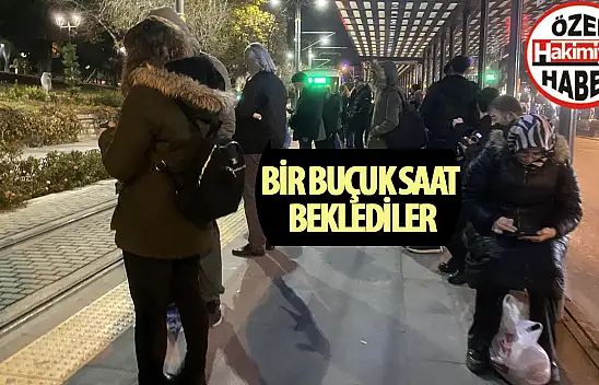 Tramvay Hattında Elektrik Arızası Çıktı: Yolcular 1 buçuk saat bekledi