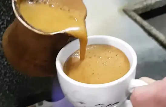 Türk kahvesi pişirirken ekleyin! Adeta sabun gibi köpürüyor. Kahve pişirmenin püf noktası