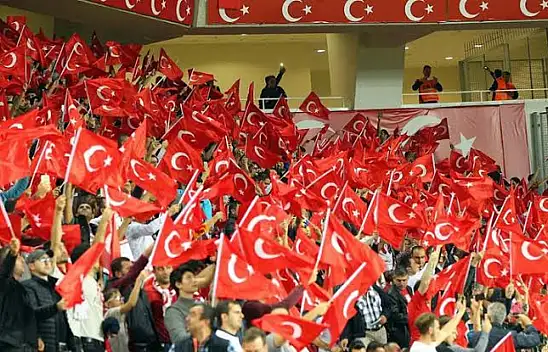 Türkiye 32 bin bayrakla sahaya tek yürek çıkacak