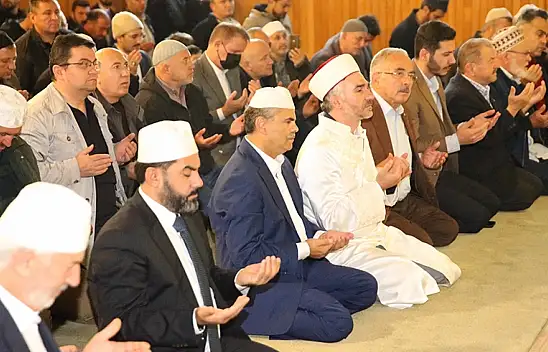 Türkiye sabah namazında buluştu: Dualar Filistin ve Mehmetçik için!