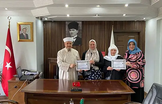 Ukraynalı anne ve kızı İslamiyet'i seçti