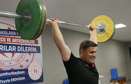 Üst üste iki kez Avrupa şampiyonu olan milli haltercinin gözü olimpiyatlarda