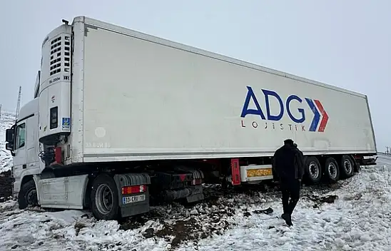 Van'da tır kontrolden çıktı