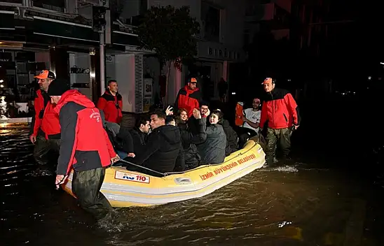 Yağışlar denizi taşırdı: Birçok yer su altında kaldı!