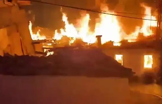 Yangında evleri küle dönmüştü: O belediye aileye sahip çıktı