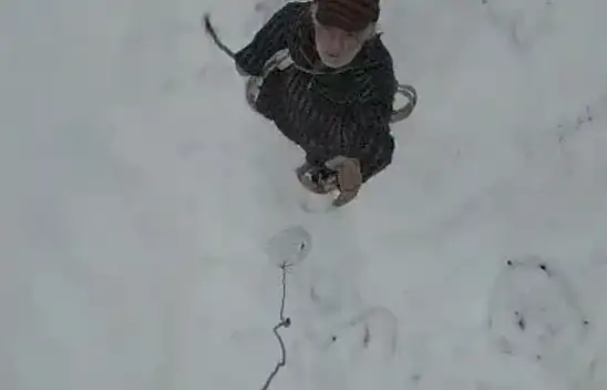 Yaşlı çiftin yardımına drone yetişti