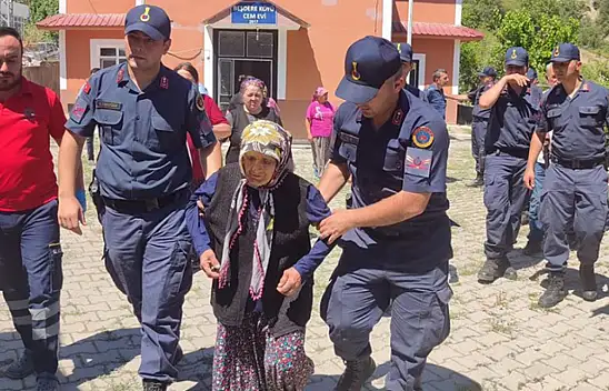 Yaşlı kadın bulunamayınca köylü seferber oldu. 20 saat sonra bulundu