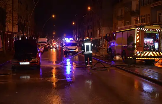 Yer Karaman: LPG'li otomobil yandı! Yol trafiğe kapatıldı!