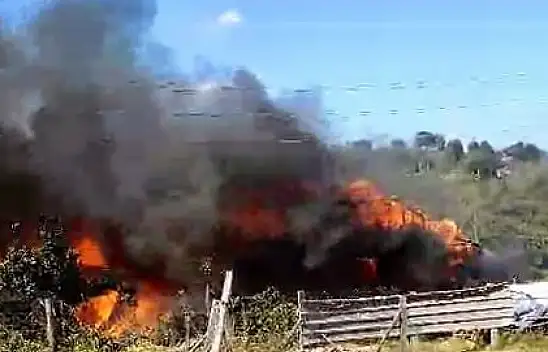 Yer Sakarya: Yürekler ağza geldi! Alevlere teslim olan iki ev kül oldu