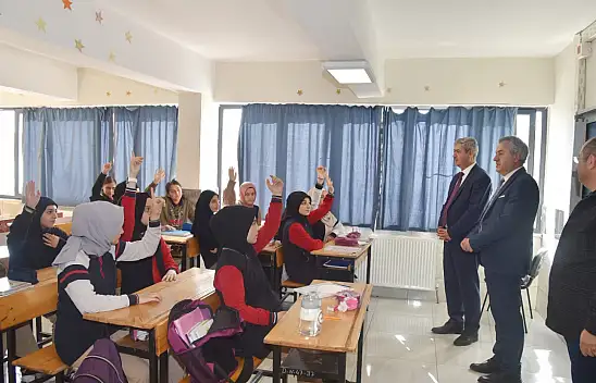 Yiğit Konya'daki bu okulu ziyaret etti