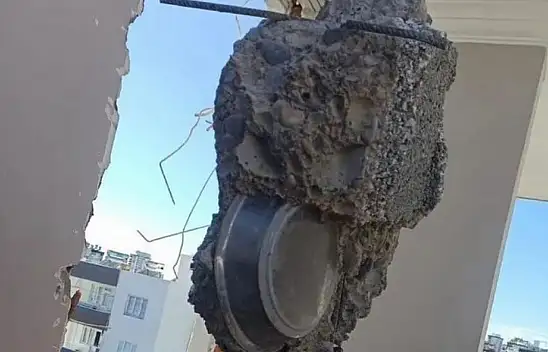 Yıkılan binanın kolonunda çıkan malzeme pes dedirtti! Bir bu eksikti!