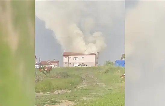 Yıldırım yangına neden oldu