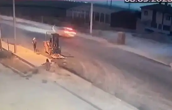 Yol çalışması yapıyordu!.. Otomobil çarptı, Konya'da yaşanan hadise yok artık dedirtti