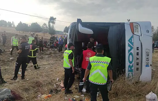 Yolcu otobüsü devrildi: Çok sayıda yaralı var