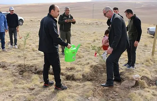  Yunak'ta fidanlar şehitlerin adıyla toprakla buluştu