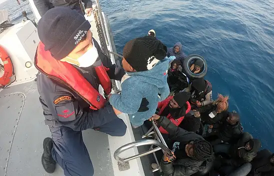 Yunanistan'ın ölüme ittiği 99 göçmen kurtarıldı