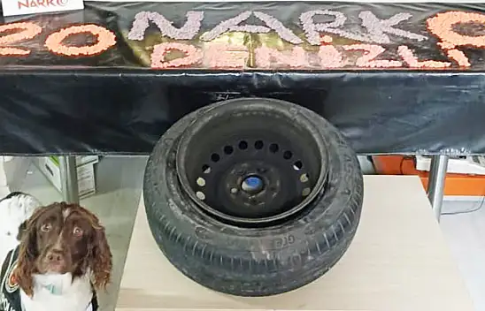 Zehir tacirlerinin yeni yöntemi şaşırttı! Yedek lastikten uyuşturucu madde çıktı