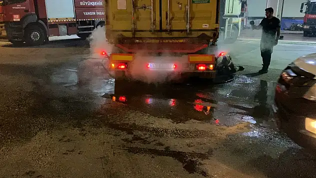 10 kilometrelik tehlikeli yolculuk! Yanan TIR'ı sürdü