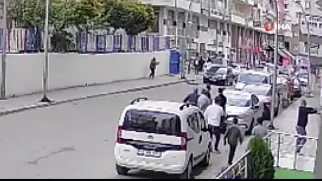 10 yaşındaki çocuğa otomobil çarptı! Durumu ağır