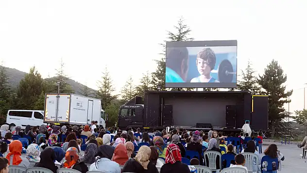 101 mahallede nostaljik sinema günleri