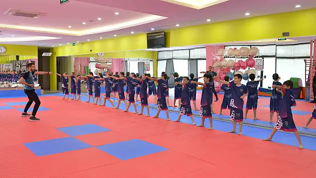 13 branşta eğitim! Meram Yaz Spor Okulları kayıtları başlıyor!