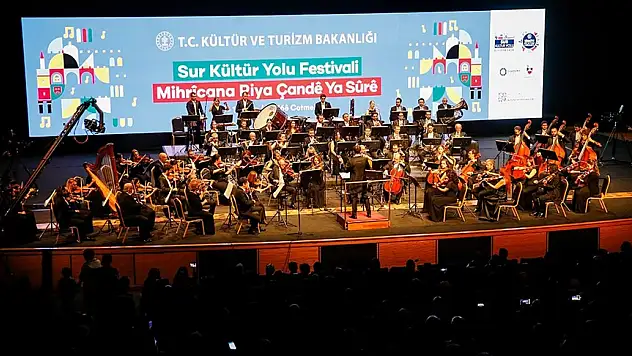 13 yıl aranın ardından yeniden sahnede