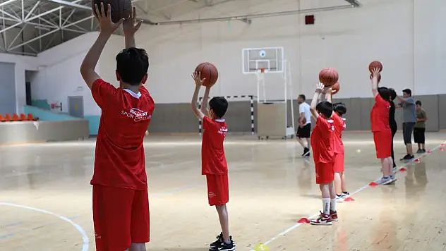 14 Branşta 5 bin sporcu eğitim alıyor