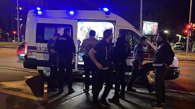 Tramvayda korku dolu anlar! Tabancayla vuruldu, yolcular ihbar etti