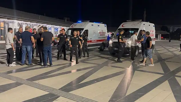 14 yaşındaki genç 4 kişiyi bıçaklayarak yaraladı