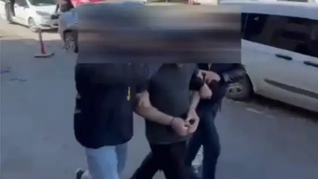 18 ayrı suçtan 23 yıl hapis cezasıyla aranıyordu: Yakayı ele verdi!