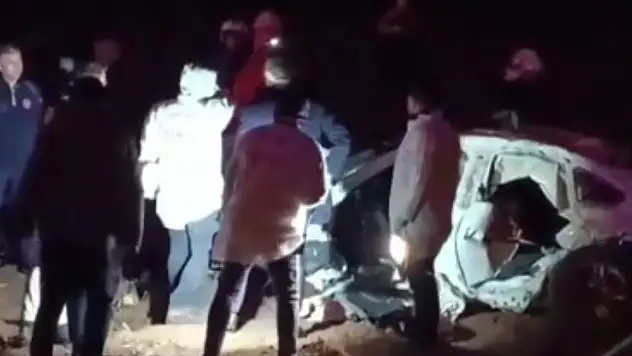 2 aracın çarpışması sonrası  can pazarı yaşandı!