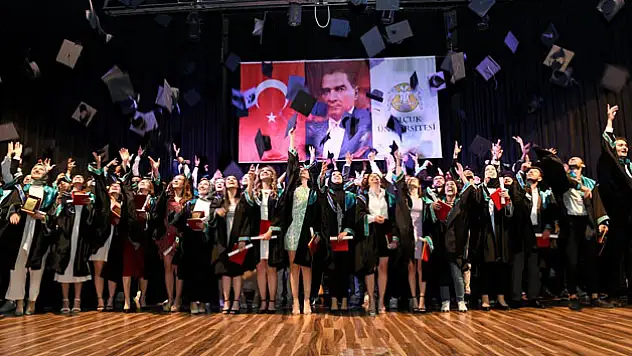 2 Bin 350 Mezununu Geleceğe Uğurladı