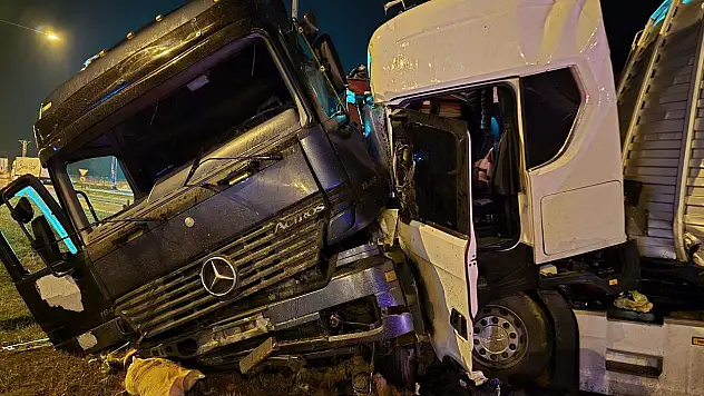 2 TIR çarpıştı 3 kişi yaralandı!