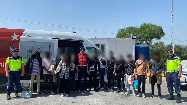 21 düzensiz göçmen, 2 organizatör yakalandı