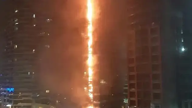 24 katlı rezidansta büyük yangın!