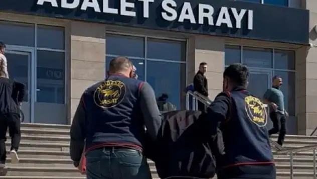 25 yıldan hapis cezası bulunuyordu: Yakayı ele verdi!