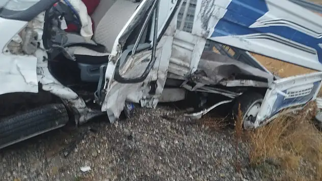 3 aracın karıştığı kazada ortalık savaş alanına döndü: 12 yaralı!