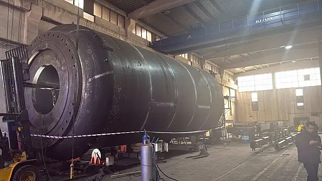 3 tonluk sac levhanın altında kalan 2 işçi öldü