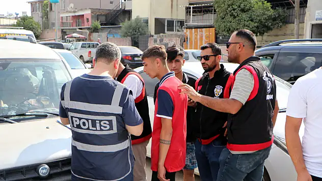 32 derece sıcaklıkta can pazarı: Çocuklar ölüm kanalına girdi