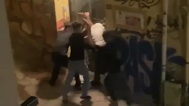 38 yaşındaki adamı hedef aldılar! 4 çocuk tutuklandı