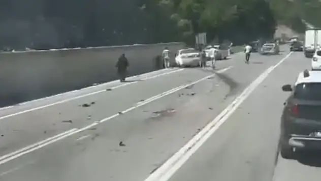 4 araç birbirine girdi, ortalık savaş alanına döndü