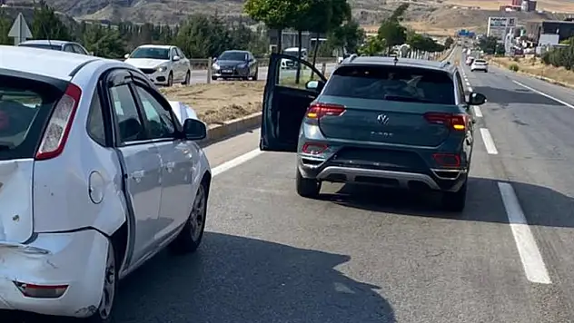 4 aracın karıştığı trafik kazasında 3 kişi yaralandı!